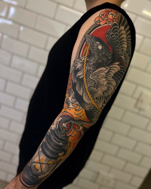 Pássaro e peônia, tatuagem de Denis Vazios