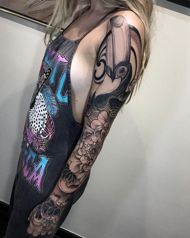Preto e cor, tatuagem de Denis Vazios