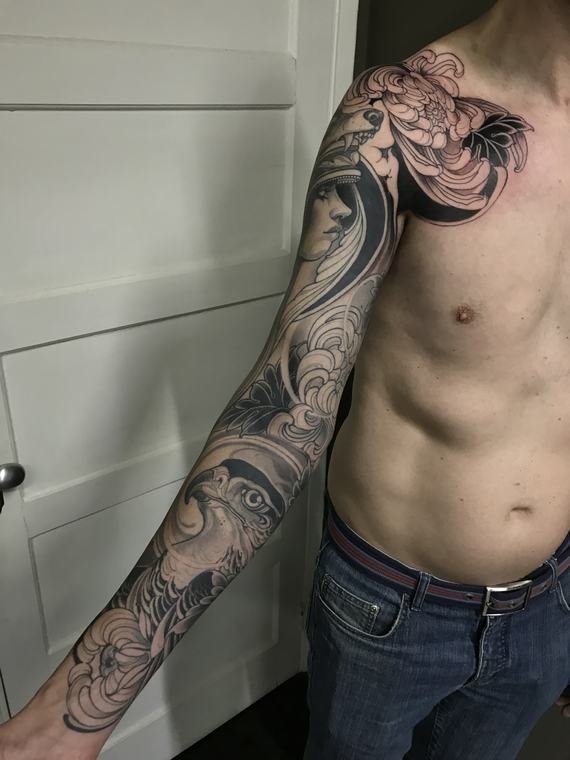 Preto e cinza, tatuagem de Denis Vazios