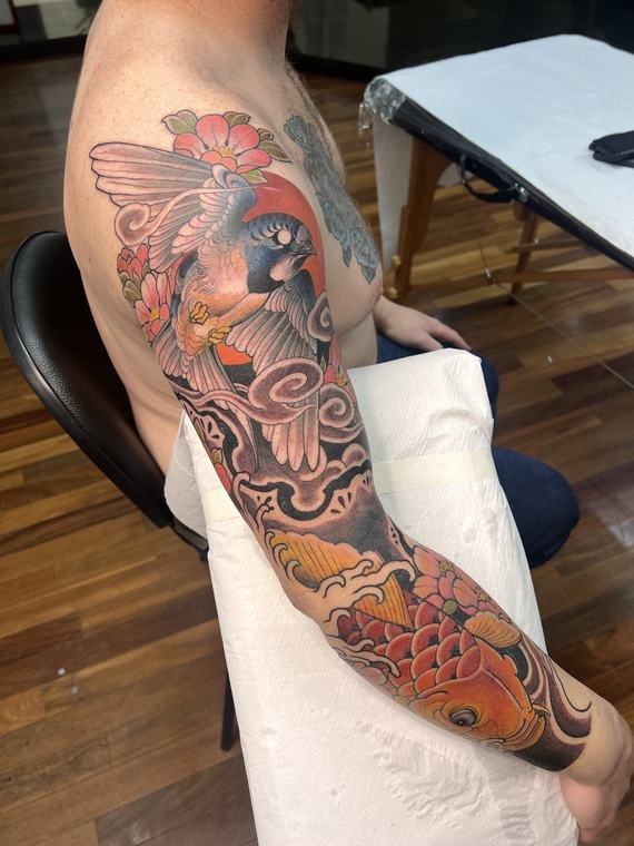 Fênix e carpa, tatuagem de Denis Vazios