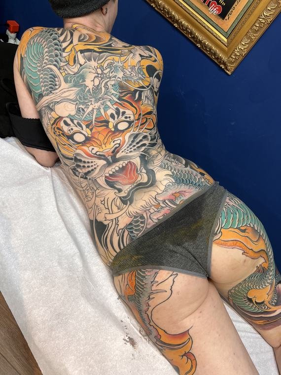 Bodysuit, tatuagem de Denis Vazios