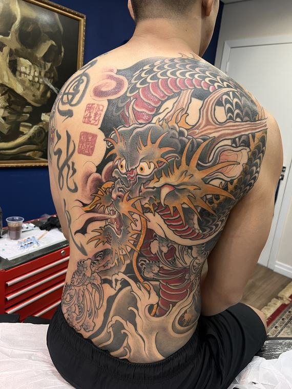 Dragão e carpa, tatuagem de Denis Vazios